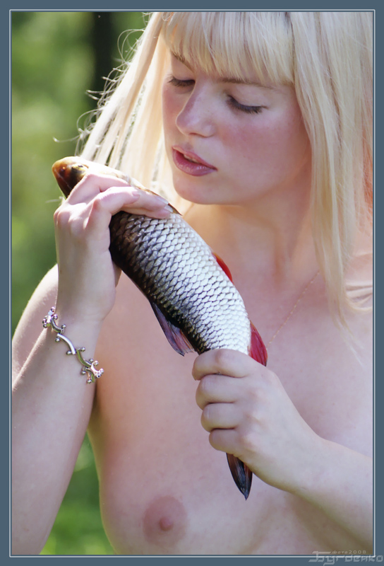 девушка с рыбой.jpg