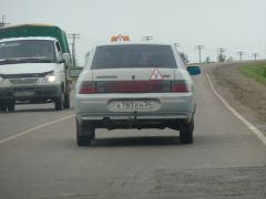 На учебной машине да с шашкой «такси», снято в Волгограде.